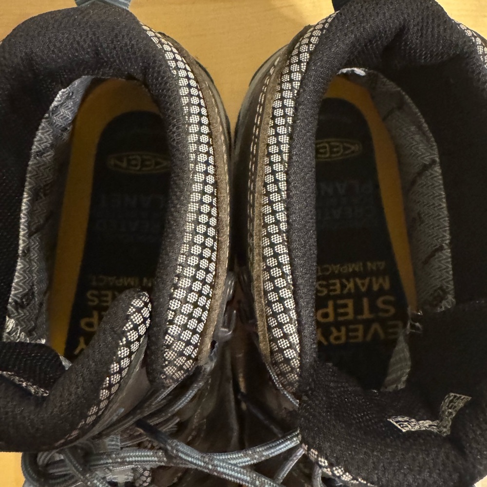 KEEN Women’s Hiking Boots 10.5 - Picture 10 of 14